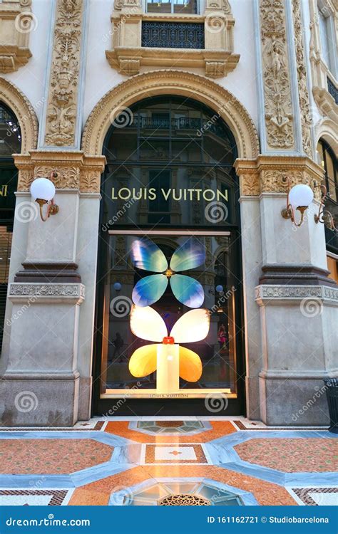 louis vuitton milano galleria|buying louis vuitton in milan.